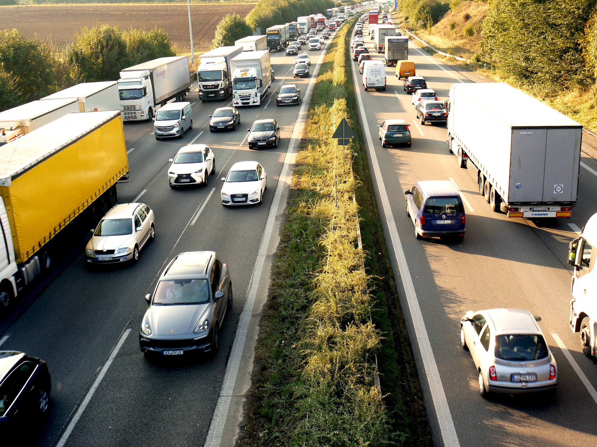 traffic-jam-g7d8f15fd6_1920.jpg